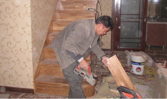 如何安裝不銹鋼玻璃樓梯扶手
