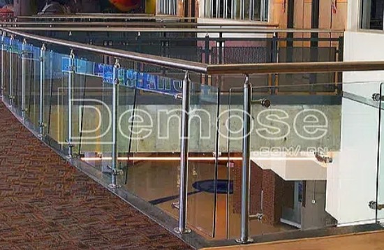 不同風(fēng)格建筑中玻璃欄桿的適配性探討